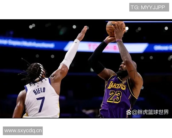 明日湖人客场挑战国王东契奇和海斯出战存疑詹姆斯等三名球员缺阵 明日湖人客场挑战国王东契奇和海斯出战存疑詹姆斯等三名球员缺阵