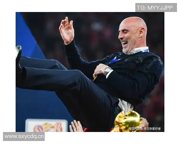 海港队在主教练穆斯卡特的带领下全力备战重返赛场迎接新挑战 海港队在主教练穆斯卡特的带领下全力备战重返赛场迎接新挑战