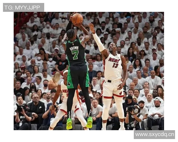 网记:泰瑞斯马丁与杰伦威尔逊争夺最后一席大名单资格 网记:泰瑞斯马丁与杰伦威尔逊争夺最后一席大名单资格