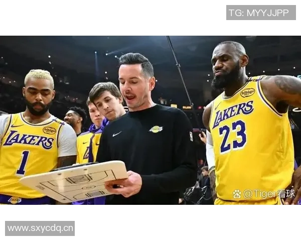 墨菲表现全面却手感不佳17投7中三分球失准仍砍下21分7篮板8助攻