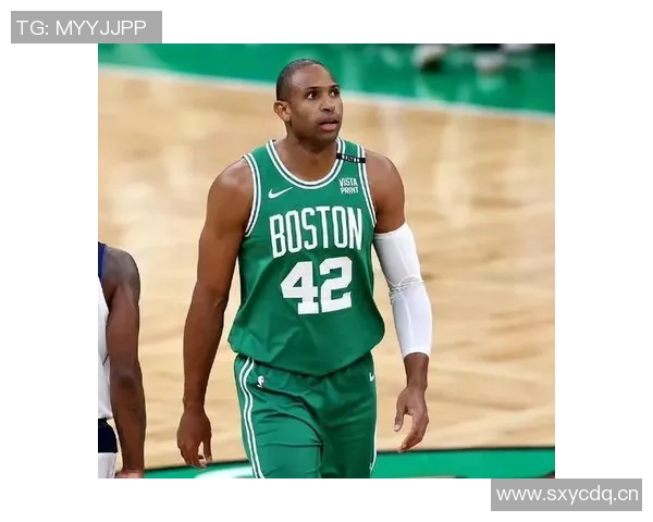 埃泽利回忆霍福德如何引导队友并转型为现代空间型内线