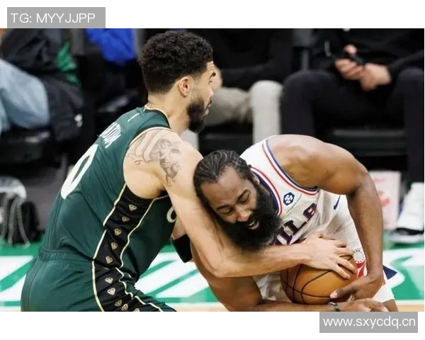 绿军与76人本季三战分差仅4分决胜时刻两场仅差1分 绿军与76人本季三战分差仅4分决胜时刻两场仅差1分