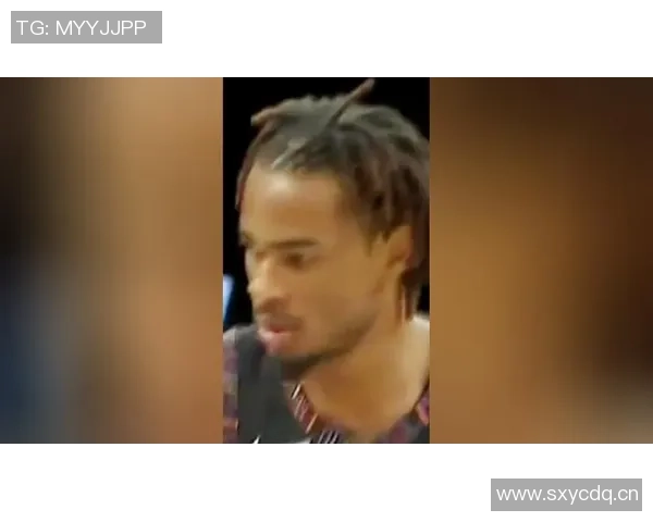 克拉克斯顿虽砍下16分12板8助却难阻球队失利无力回天的悲壮表现 克拉克斯顿虽砍下16分12板8助却难阻球队失利无力回天的悲壮表现