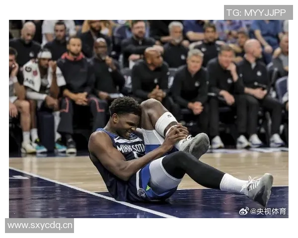 爱德华兹半场表现平平次节仅靠罚球得分球队状态堪忧