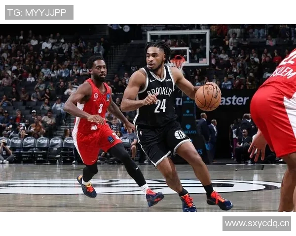 克拉克斯顿高效表现全队依赖他12投8中轻松砍下17分4篮板2助攻