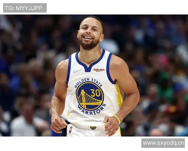 库里首节表现出色三分球命中率高达667贡献7分1板2助助力球队开局良好