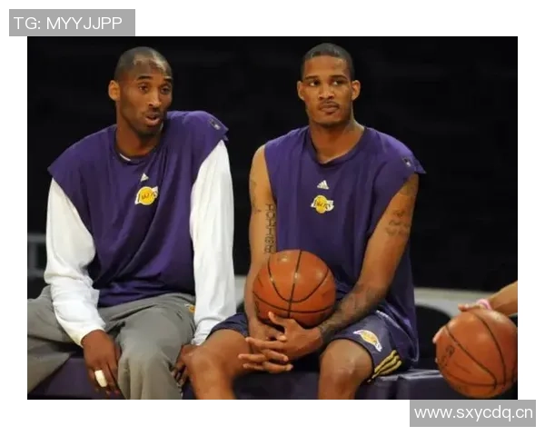 阿里扎谈詹姆斯与科比的性格差异:谁更受欢迎谁更无所谓 阿里扎谈詹姆斯与科比的性格差异:谁更受欢迎谁更无所谓